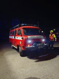Unikátní video i foto z Českého Švýcarska: Likvidace požáru z výšky, očima posádky vrtulníku Policie ČR, a práce na zemi, jen pár metrů od plamenů