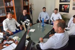 Zlatí čeští hokejbalisté navštívili krajský úřad