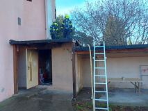 Požár kotelny zasáhl i fasádu domu