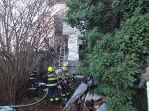 Požár kotelny zasáhl i fasádu domu