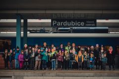 Lidé si v Pardubicích přišli s lucerničkami pro světlo z Betléma