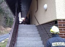 Agresivní kozel blokoval vstup do domu