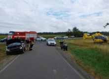 V Podhořanech u Ronova zasahoval vrtulník. Transportoval motorkářku do nemocnice od nehody s osobním autem