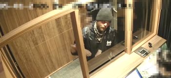 Pardubičtí kriminalisté hledají muže z fotografie