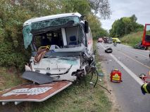 Kvůli nehodě autobusu a dodávky u Cerekvice nad Loučnou byl byl aktivován traumaplán. Devět osob utrpělo zranění