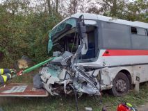 Kvůli nehodě autobusu a dodávky u Cerekvice nad Loučnou byl byl aktivován traumaplán. Devět osob utrpělo zranění