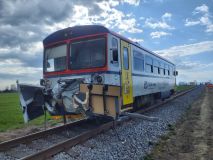 Trať č. 016 ve směru Moravany - Chrudim je uzavřena, v obci Moravany se srazila dodávka s vlakem