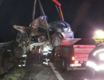 Osobní vůz srážka s kamionem doslova zmuchlala, jeho řidič utrpěl fatální zranění