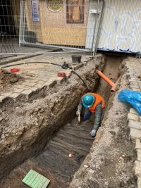 Archeologové objevili v centru Pardubic pozůstatky středověké ulice