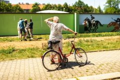 Studenti umělecké školy se pustili do tvorby velkoformátového murálu na zdi TJ Sokol v Pardubicích