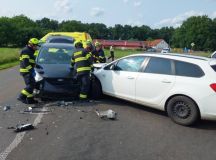 Tři vážné nehody během pondělí: Několik zraněných osob včetně dítěte, zasahoval vrtulník i posttraumatický tým