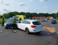 Tři vážné nehody během pondělí: Několik zraněných osob včetně dítěte, zasahoval vrtulník i posttraumatický tým