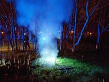 Nebezpečná situace pro hasiče, museli kvůli požáru kolektorů pod zem