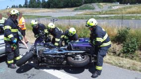 Dopravní nehoda osobního vozu a motocyklu ve Vysokém Mýtě