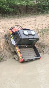Hasiči zkoušeli v náročném terénu čtyřkolky Polaris. Získaly i cenné rady od účastníka Rallye Dakar Michala Valtra