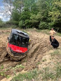 Hasiči zkoušeli v náročném terénu čtyřkolky Polaris. Získaly i cenné rady od účastníka Rallye Dakar Michala Valtra