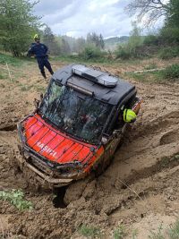 Hasiči zkoušeli v náročném terénu čtyřkolky Polaris. Získaly i cenné rady od účastníka Rallye Dakar Michala Valtra
