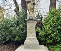 Bubnující legionář a další sochy ve městě budou zase jako nové