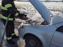 Na silnici I/43 před obcí Opatovec hořelo osobní auto