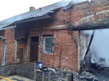 Jedenáct jednotek hasičů likvidovalo požár stodoly ve Skuhrově. Došlo k úhynu drobného domácího zvířectva