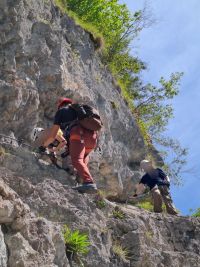 Dívce v Rakousku došly síly na ferratě. Měla velké štěstí, poblíž byli hasiči z Chrudimi