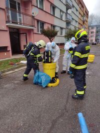 Kvůli rozbité láhvi s chemikálií byli evakuováni obyvatelé domu v Moravské Třebové