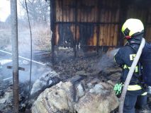 Bezdomovcům v Letohradě shořela střecha nad hlavou, požár likvidovaly čtyři jednotky hasičů