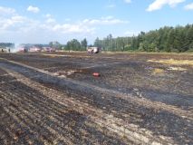 Lis na balíky způsobil požár na čtyřech hektarech půdy