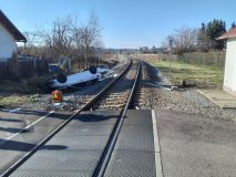 V Chrudimi došlo na železničním přejezdu ke srážce vlaku s osobním autem