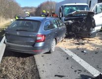 Čelní střet osobního auta s dodávkou se zraněním osob v Moravské Třebové, na místě se tvořily kolony