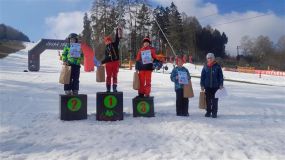 Děti i dospělí, na sjezdovce Peklák se v neděli závodilo