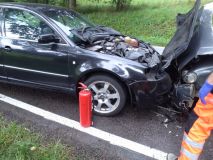 Požár automobilu, unimo buňky a dopravní nehoda. Tyto události zaměstnali hasiče během pátku