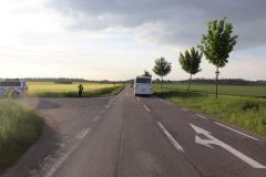 Policisté hledají svědky dopravní nehody dvou aut a motocyklu v Jenotici a střetu vozu s autobusem na křižovatce tří obcí na Chrudimsku