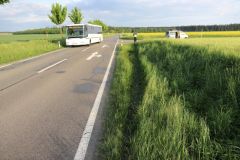 Policisté hledají svědky dopravní nehody dvou aut a motocyklu v Jenotici a střetu vozu s autobusem na křižovatce tří obcí na Chrudimsku