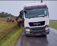 Propršené ráno přineslo na Pardubicku hned několik nehod kamionů