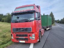 Osobní a dvě nákladní. Nehoda tří aut uzavřela provoz na silnici I/35 u Koclířova