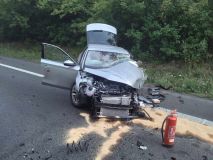 Osobní a dvě nákladní. Nehoda tří aut uzavřela provoz na silnici I/35 u Koclířova