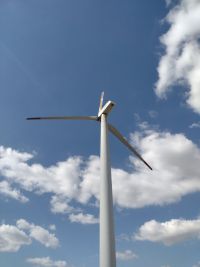 U Karle upadla část vrtule z větrné elektrárny