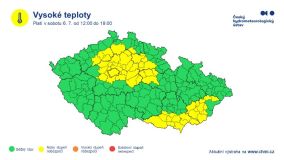 Meteorologové varují před teplem a bouřkami, ty mohou být doprovázené kroupami a silným větrem