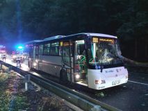 Upršené počasí přineslo na silnicích řadu nehod, zasahovat zde museli také záchranáři