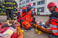 Bez nácviku by to nešlo, požár výškové budovy s větším počtem zraněných záchranáře nezaskočí