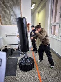 Na škole v České Třebové si děti mohou svoji energii vybít na boxovacím pytli