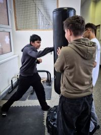 Na škole v České Třebové si děti mohou svoji energii vybít na boxovacím pytli