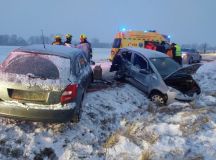 Na silnicích to klouže, od včerejšího podvečera došlo k několika dopravním nehodám, bouralo se i ve čtrvtek ráno