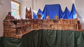 Nenechte si ujít chrudimský betlém, pohyblivý příběh města i Vánoc na Staré radnici