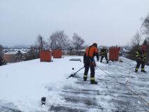 Voda z tajícího sněhu na střeše vytopila byty v České Třebové