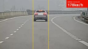 Na rychlostní silnici jim policisté naměřili více než 170 kilometrů za hodinu. Jsou bez řidičáku