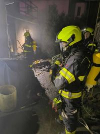 V Opatovicích hořelo v garáži rodinného domu