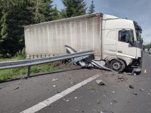 Kamion zablokoval dopravu u Koclířova