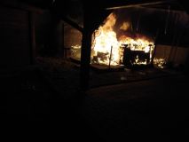 Venkovní vířivku zachvátil požár. Hrozilo, že oheň přeskočí i na dům